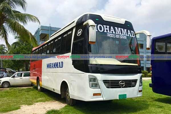 কলেজ ছাত্রের হাত হারানোর ঘটনায় বাস জব্দ