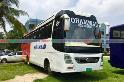 কলেজ ছাত্রের হাত হারানোর ঘটনায় বাস জব্দ
