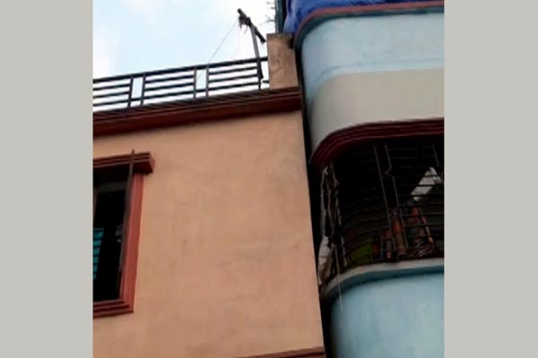 সাভারে হেলে পড়া দুটি ভবন সিলগালা
