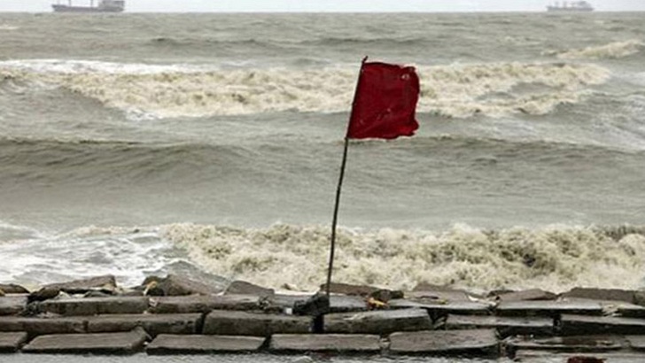 চার সমুদ্রবন্দরে ৩ নম্বর সতর্ক সংকেত