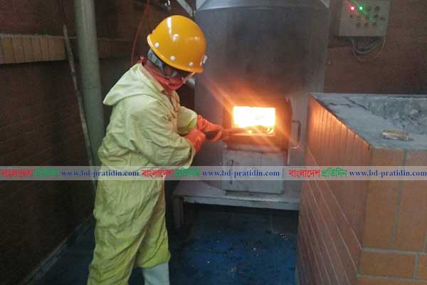 টঙ্গীতে ৫ লাখ টাকার মেয়াদোত্তীর্ণ ওষুধ ধ্বংস