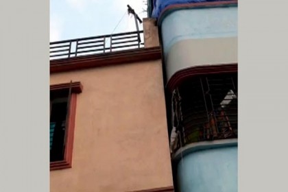 সাভারে হেলে পড়া দুটি ভবন সিলগালা
