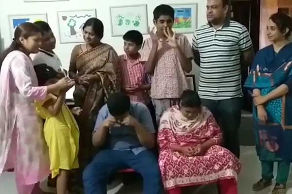 মুক্তবিহঙ্গের 'অমৃতের সন্ধানে' নাটক থেকে পঞ্চাশ হাজার টাকা অনুদান