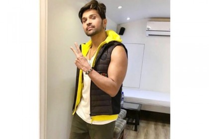 দুর্ঘটনার খবরকে গুজব বললেন হিমেশ রেশমিয়া