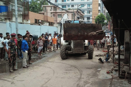 রাজধানীর মোহাম্মদপুরে শতাধিক অবৈধ স্থাপনা উচ্ছেদ