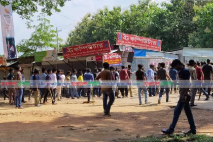 তুচ্ছ ঘটনায় জাবিতে দুই হলের সংঘর্ষ, আহত ৬৫