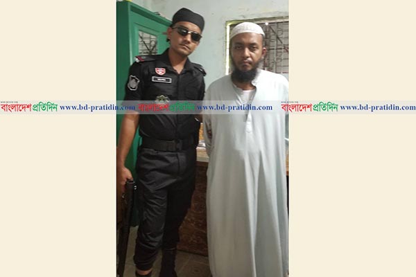 দশের অধিক শিক্ষার্থীকে ধর্ষণ ও যৌন হয়রানির অভিযোগে মাদ্রাসা শিক্ষক আটক