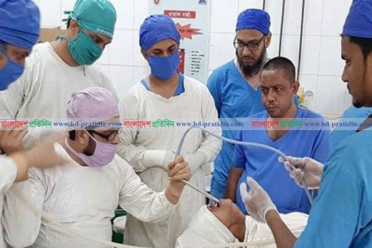কিশোরীর গলায় আটকে গেল হিজাবের পিন, অতঃপর