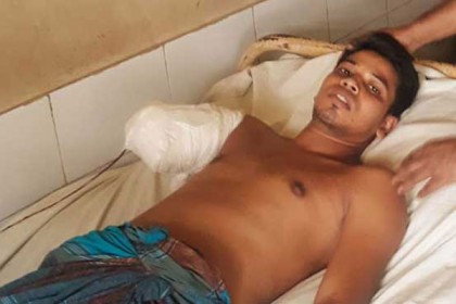 রাজশাহীতে সেই বাস চালক গ্রেফতার, হেলপারসহ ট্রাক জব্দ
