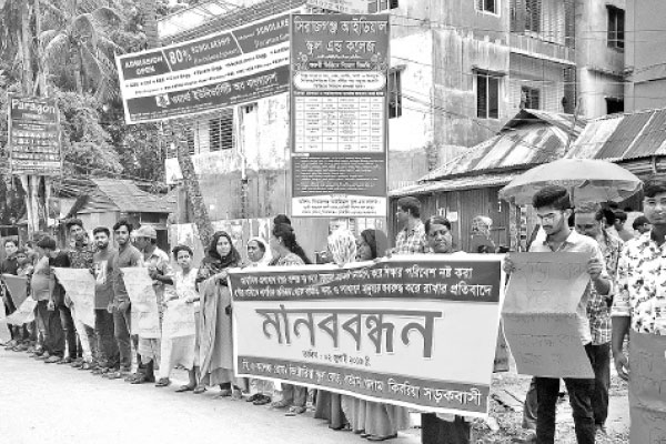 কলেজের সামনে মার্কেট নির্মাণের সিদ্ধান্ত