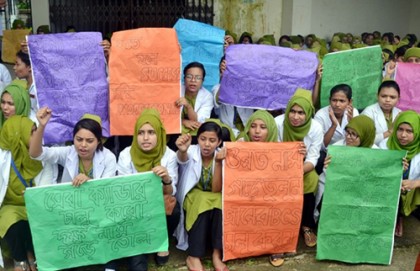 সিলেটে নার্সিং কলেজের শিক্ষার্থীদের অবস্থান কর্মসূচি