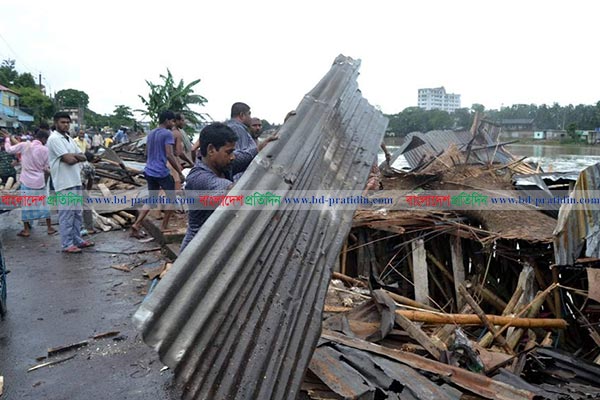 সুরমাপাড়ের অর্ধশতাধিক অবৈধ স্থাপনা উচ্ছেদ