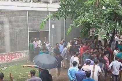 ঢাকা বিশ্ববিদ্যালয়ের কেন্দ্রীয় গ্রন্থাগারে আগুন
