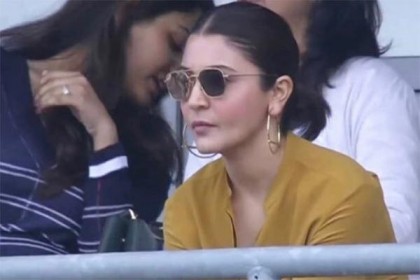 'সিগন্যাল ফোর' কাকে বলে সেটাও জানেন না আনুশকা!
