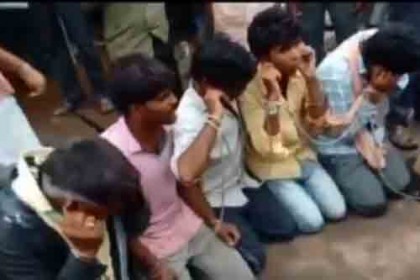 জোর করে বলানো হল ‘গোমাতা কি জয়’ স্লোগান