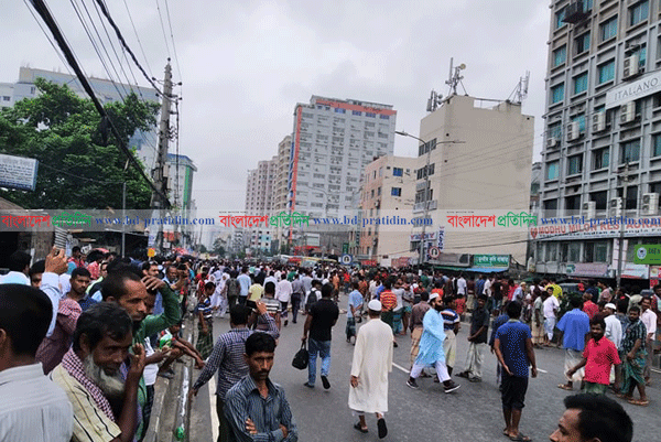 রাজধানীর রামপুরা-বাড্ডা সড়ক অবরোধ, দুর্ভোগ চরমে