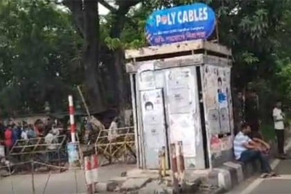 পলাশী মোড়ে ব্যারিকেড, যান চলাচল বন্ধ