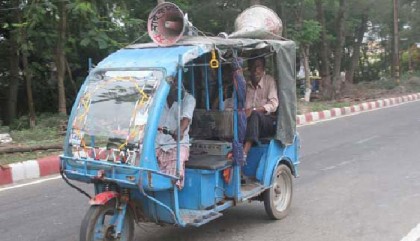 চট্টগ্রামে নিরাপদ আশ্রয়ে যেতে মাইকিং
