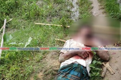 দিনেদুপুরে কুমিল্লায় ৩ জনকে কুপিয়ে হত্যা, গণপিটুনিতে ঘাতক নিহত