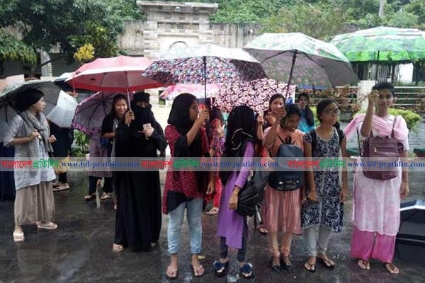 
চবির শেখ হাসিনা হলের সিট বরাদ্দ নিয়ে তালবাহানা, বিপাকে শিক্ষার্থীরা