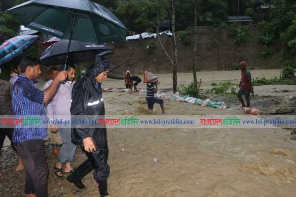 ডিসির উদ্যোগে রক্ষা পেল রাঙামাটি-চট্টগ্রাম ঘাগড়া সড়ক