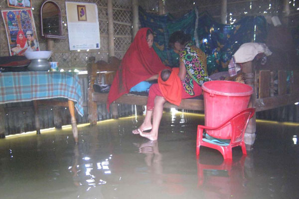 বিভিন্ন জেলায় বন্যা পরিস্থিতির আরও অবনতি