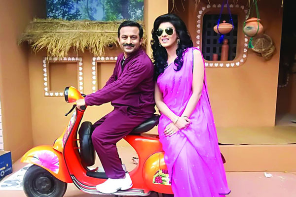 ভিন্নরূপে হিমে-মৌ