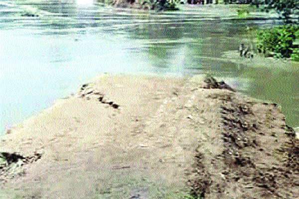 বর্ষা মৌসুমে বাঁধ সংস্কারের তোড়জোড়