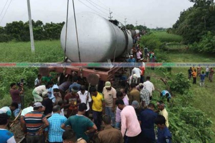 ২৮ ঘণ্টা পর রাজশাহীর সঙ্গে সারা দেশের রেল যোগাযোগ স্বাভাবিক