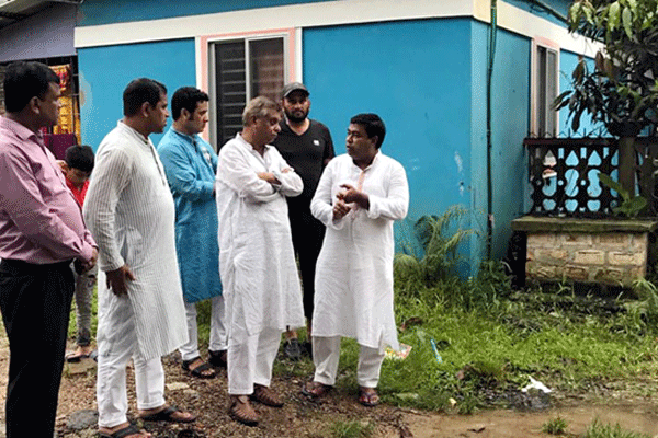 পানিবন্দি ১০ পরিবারকে মুক্ত করলেন মেয়র আরিফ
