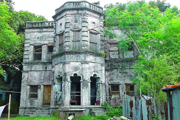 বিখ্যাতদের বাড়ি এখন...