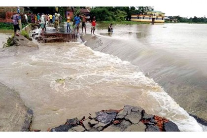 সুনামগঞ্জের ৭ উপজেলায় বন্যার অবনতি, বাড়ছে দুর্ভোগ