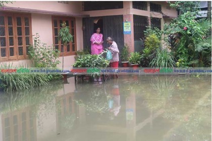 পানিতে ভাসছে সিলেটের অভিজাত এলাকা উপশহর