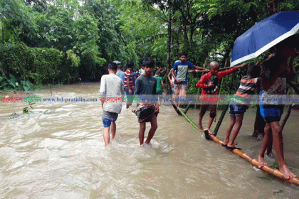সুনামগঞ্জে অপরিবর্তিত বন্যা পরিস্থিতি, বাড়ছে দুর্ভোগ 
