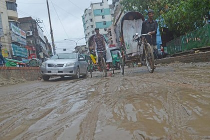 চট্টগ্রামে জলাবদ্ধতায় নাভিশ্বাস

