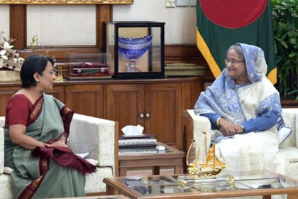 প্রধানমন্ত্রীর সঙ্গে রিভা গাঙ্গুলির সাক্ষাৎ