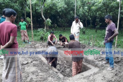 রংপুরে এরশাদের বাড়িতে খোঁড়া হচ্ছে কবর 