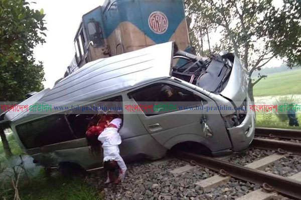 সিরাজগঞ্জে বিয়ের গাড়িতে ট্রেনের ধাক্কা, নিহত বেড়ে ১০