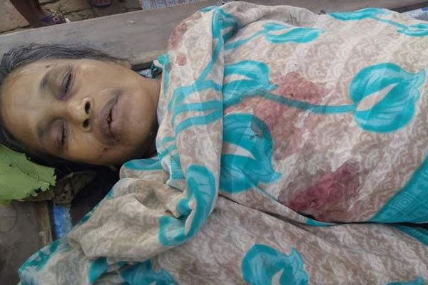 সাতক্ষীরায় ট্রাকের ধাক্কায় গৃহবধূর মৃত্যু