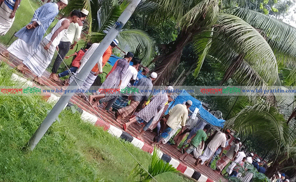 ট্রেনের ধাক্কায় নিহতদের মধ্যে ৬ জনের দাফন সম্পন্ন