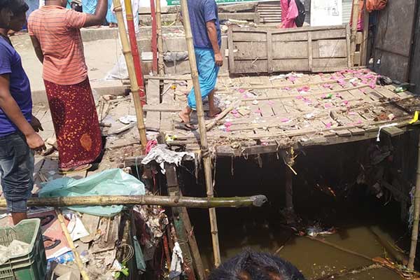 কোম্পানীগঞ্জে খালের উপর অবৈধ স্থাপনা উচ্ছেদ