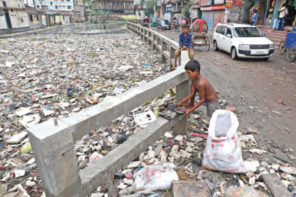 সরকারি প্রকল্প গিলে খাচ্ছে খাল