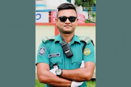 কাভার্ডভ্যানের ধাক্কায় আহত সার্জেন্টের মৃত্যু