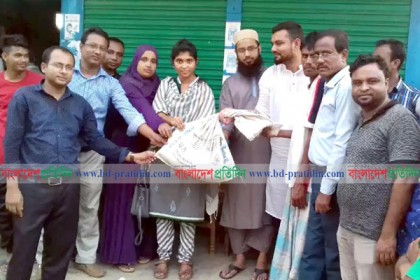 বিশ্বনাথে পানিবন্দীদের মধ্যে ত্রাণ বিতরণ