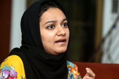 কুপ্রস্তাবে রাজি না হওয়ায় ২৩ বার অস্ত্রের কোপ, সেই নারী এখন ব্যারিস্টার!