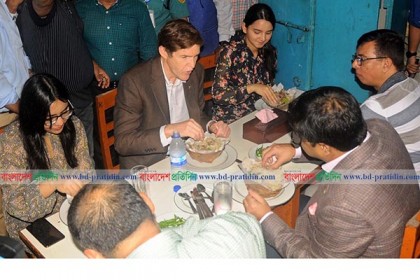 হাজির বিরিয়ানি ও বাকরখানির টানে পুরান ঢাকায় মার্কিন রাষ্ট্রদূত