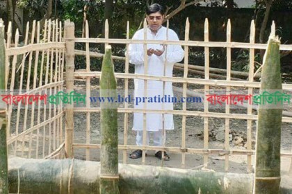 এরশাদের কবর জিয়ারত করলেন পুত্র সাদ