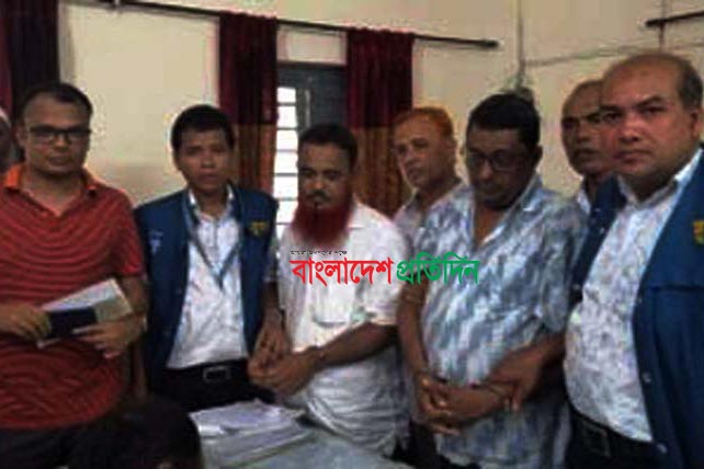 ঘুষের টাকাসহ সেটেলমেন্ট কর্মকর্তা আটক