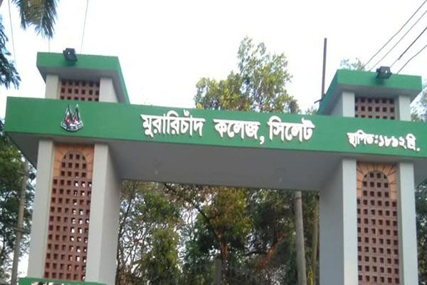 এমসি কলেজে ছাত্রলীগের দু'পক্ষের ধাওয়া-পাল্টা ধাওয়া