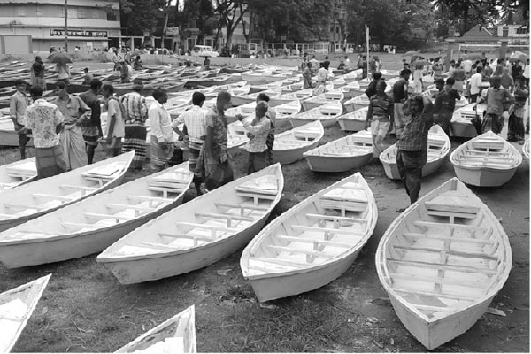ঘিওরে জমজমাট নৌকার হাট